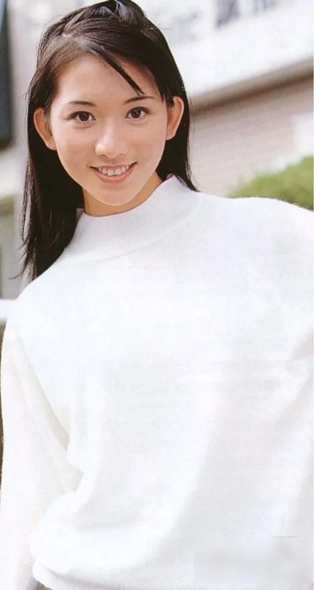 林志玲2004年青澀的模樣。翻攝網路