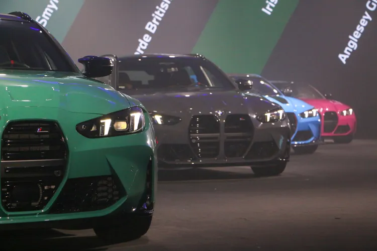 選用BMW Individual Special Paintwork的車輛需額外配送製BMW Individual 工廠，由經過嚴格培訓之專業技師進行手工噴裝作業後，再運回各車型製造基地完成組裝。林浩昇攝