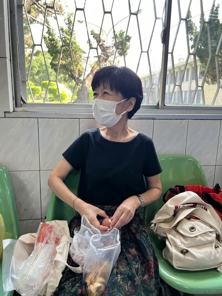 陳佩琪託友人傳訊給黃揚明，並曝光自己剪髮照。翻攝黃揚明臉書