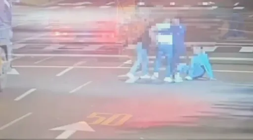 北市醉漢異物砸聯結車!駕駛氣噗噗理論 兩派4人大馬路上開扁