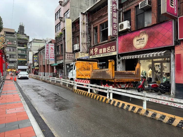 景福宮周邊人行道改善工程。都發局提供