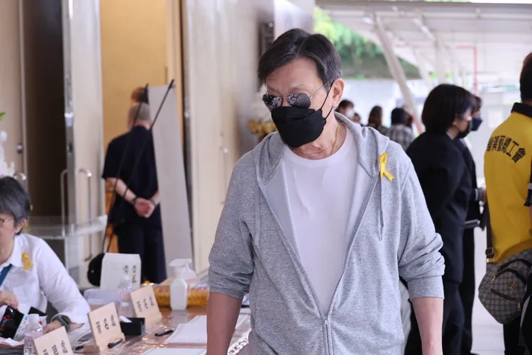 寇世勳低調出席石英告別式。莊宗達攝影