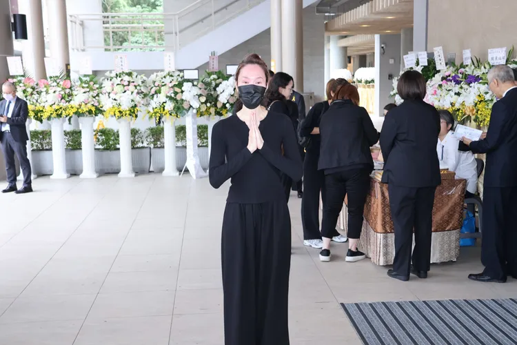 石英女兒林千鈺向媒體致意。莊宗達攝影