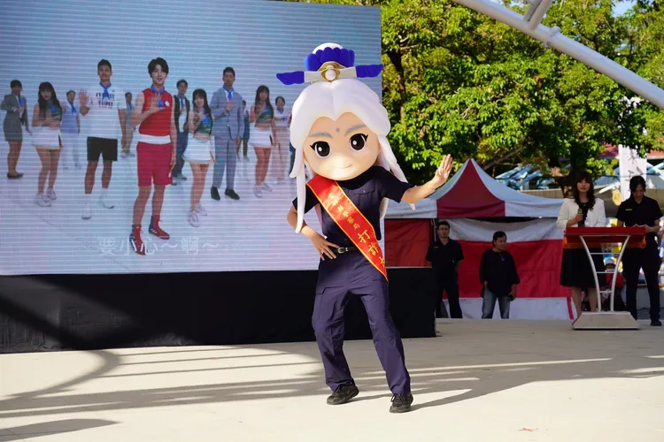 霹靂雲警素還真。警方提供