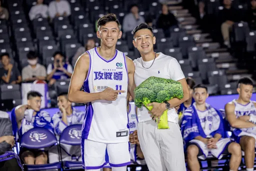 「新竹妈妈最爱」引退仪式恩师、昔日战友都到了 感性盼用不同角色帮球队拿总冠军