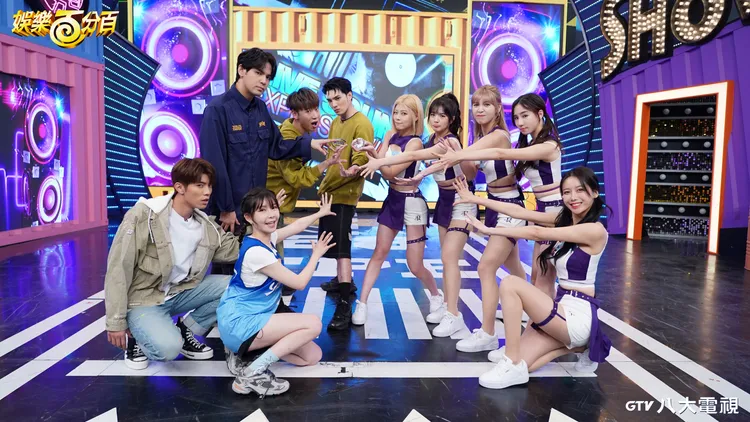 （左起）陳峻廷、黃偉晉、笑笑、賴晏駒。八大電視提供