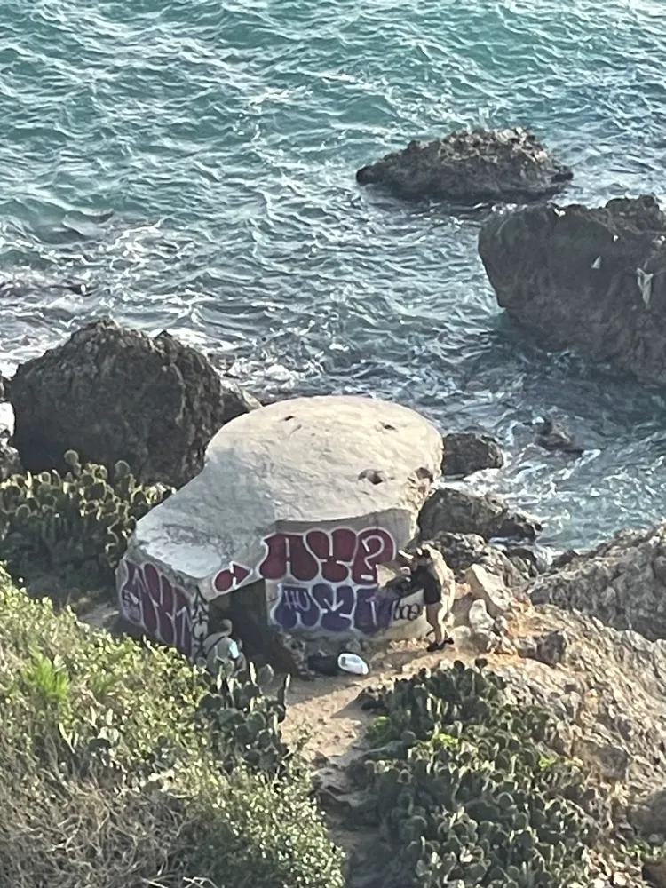 柴山海岸碉堡造人噴漆塗鴉破壞。楊吉壽提供