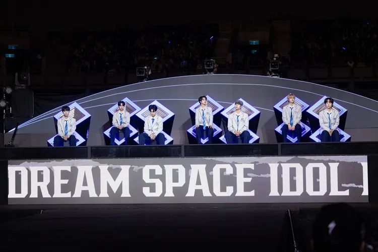 SCOOL最終夢之隊七人出道成員(左起：第六名彭义翔、第二名帝翁、第四名王學駿、第一名陳麒文、第五名陳柏佑、第三名鄭美祥、第七名朴鎮佑)。天空娛樂提供