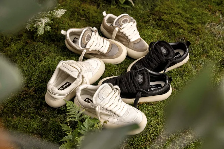 Space-Star Cube共推出煙草色麂皮、白色皮革款、黑色麂皮共3種配色。品牌提供