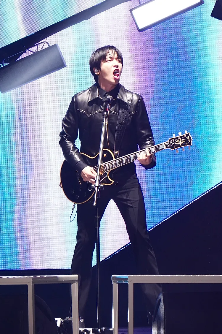 鄭容和數度飆高音唱到表情猙獰。彭欣偉攝