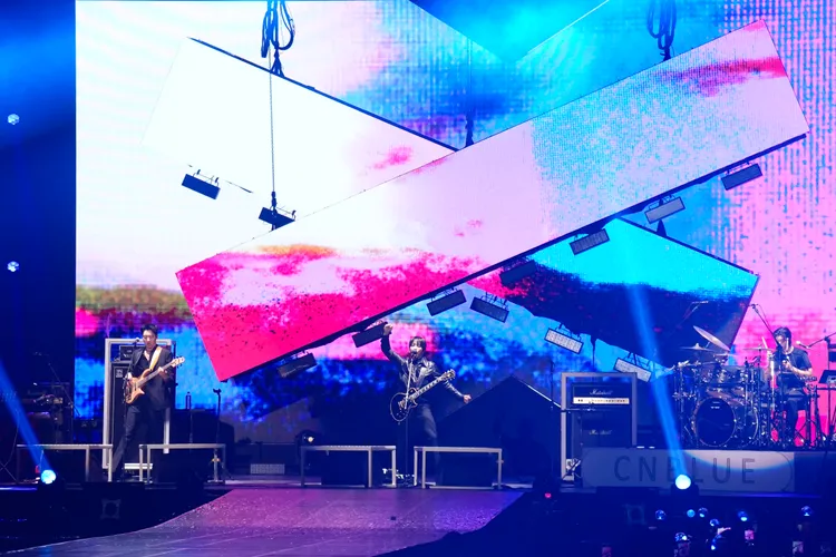 李正信（左起）、鄭容和、姜敏赫賣力嗨唱。彭欣偉攝