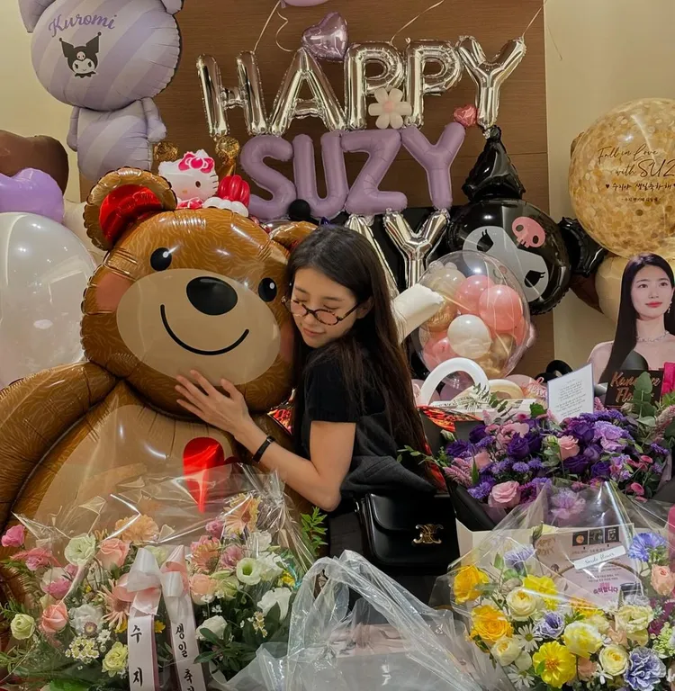 秀智10月初慶生時就背上了CELINE包。翻攝秀智IG