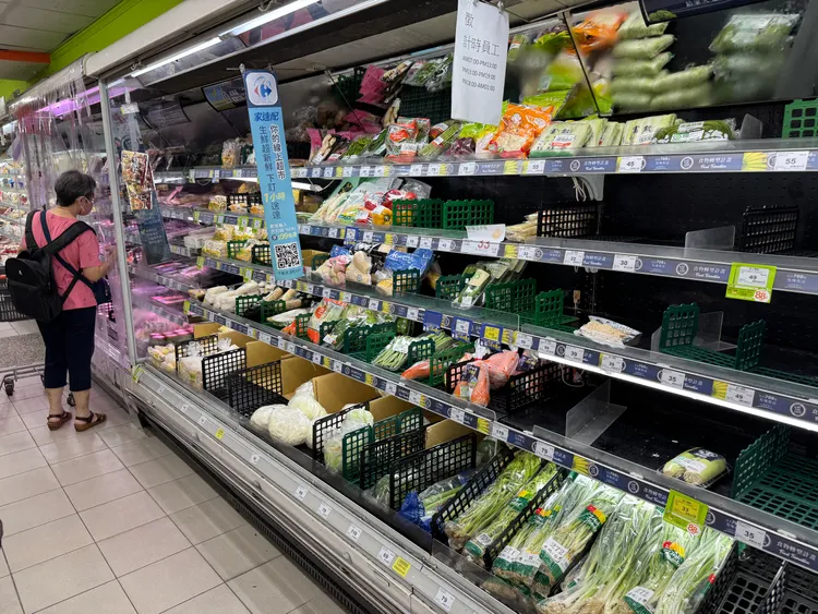 多吃蔬菜水果可以改善身體臭味。王宇德攝