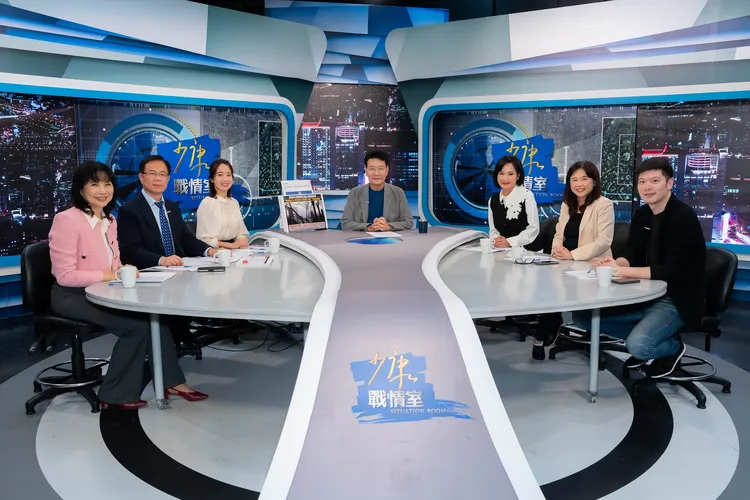 趙少康經歷一個多月的休息，今日重回《少康戰情室》主持。TVBS提供