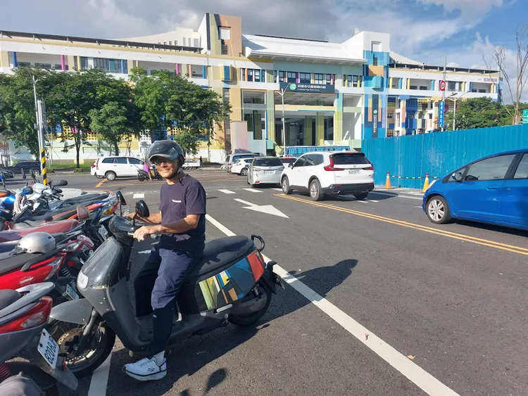 林熺俊將作品運用在機車上，全台灣就這一輛。凃建豐攝