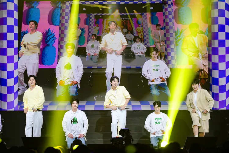 CNU（左起）、孔燦、燦多載歌載舞。網銀國際提供