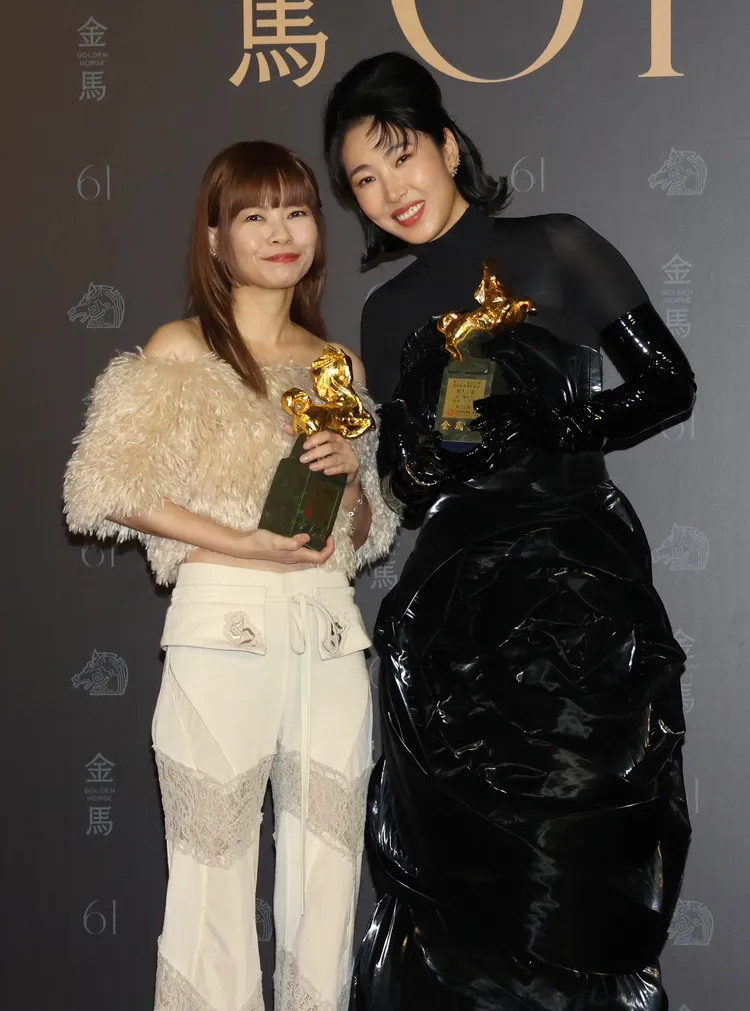 王若琳（右）演唱《鬼才之道》主題曲《鬼才出道》，獲最佳原創電影歌曲。莊宗達攝