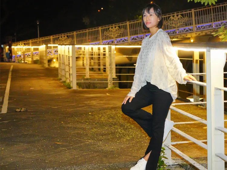 津渡橋絢爛漸層光雕映襯步道溫暖照明，是拍照打卡好景點。水利局提供