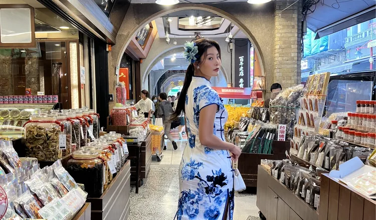 大稻埕獨特的旗袍體驗也讓姜素妍為之著迷。北市觀傳局提供