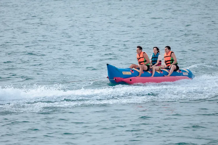 艾嘉食堂職員們玩得超開心。泰坦星文創影視提供