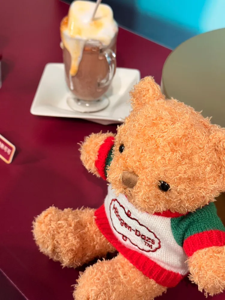 哈根達斯推出「Häa小熊冬日慶」門市限定活動，凡成為哈根達斯LINE綁定會員，於全台哈根達斯門市購買指定品項，單筆消費滿800元，即可憑券兌換「Häa小熊」乙隻。陳揚盛攝