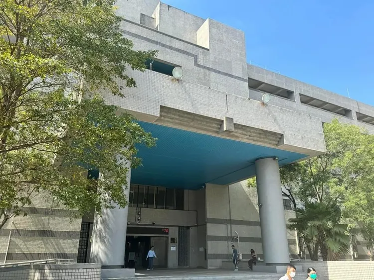 高雄地院簡易庭審理時認為，夫妻一方不誠實破壞生活圓滿，就視為違反婚姻契約義務故判賠。資料畫面