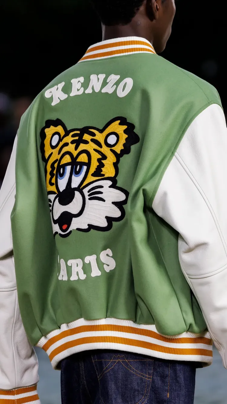 「KENZO VERDY MARKET」在6月的2025春夏時裝秀上首度亮相。品牌提供