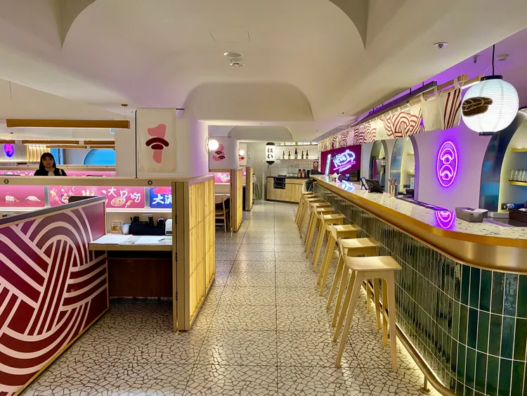 爭鮮「MAGiC TOUCH」台北林森店用餐區。莊偉祺攝