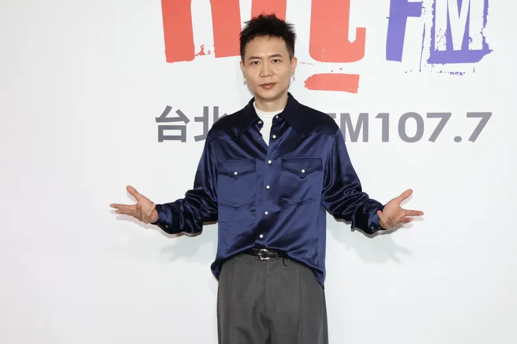 蕭秉治開唱倒數10天，透露光想與粉絲的互動環節就哭了。莊宗達攝