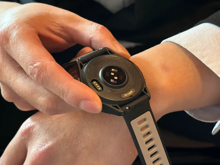 張先生現已經不敢繼續配戴。江孟謙攝