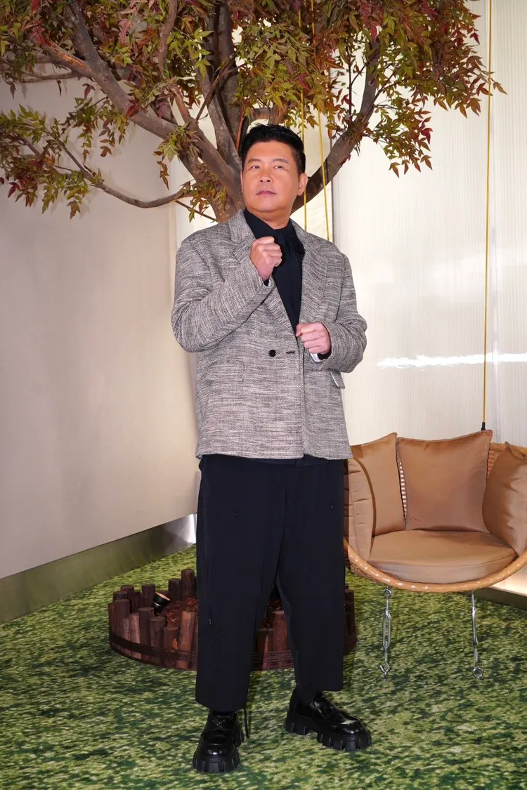 曾國城透露拌麵副業今年營業額破億。張瑞振攝