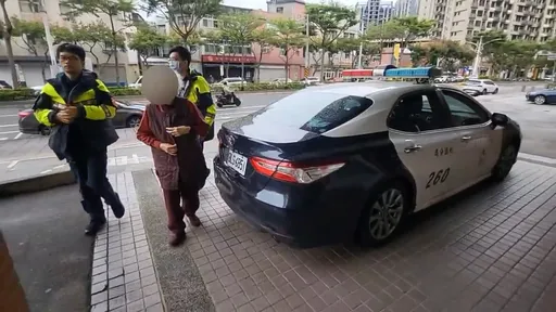 迷途老婦路邊冷到發抖 桃警偕熱心店員助返家