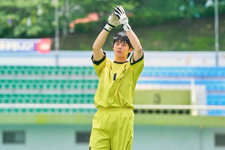 李正河片中飾演足球守門員。華映娛樂提供