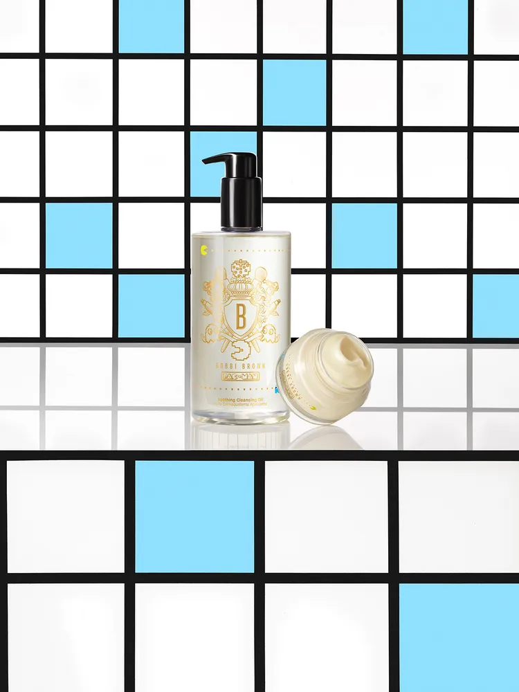 超輕水感茉莉淨妝油PAC-MAN版（左）400ml／3400元，維他命完美乳霜PAC-MAN版（右）50ml／2600元。品牌提供
