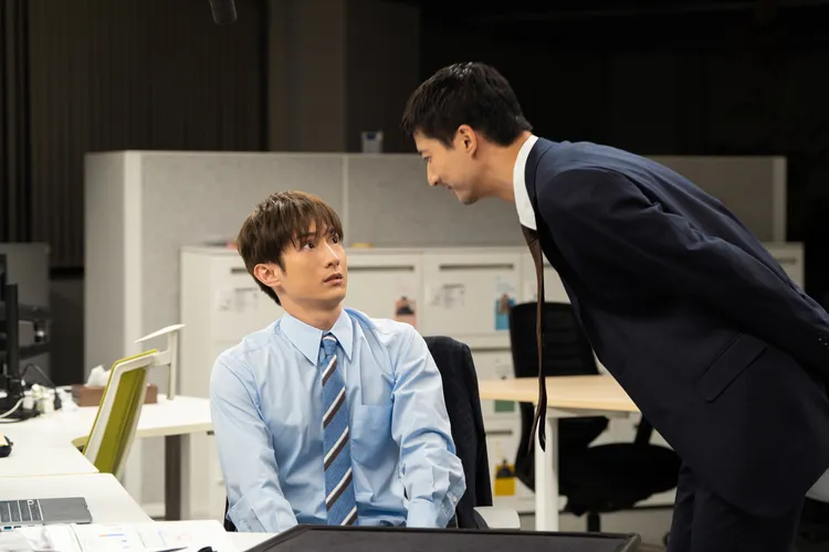 阿本在日劇《大叔的愛》場景拍攝。mov提供