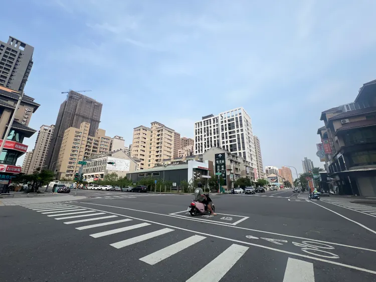 農16美術館與漢神巨蛋商圈，將成為引領高雄房價上漲核心區。葉家銘攝
