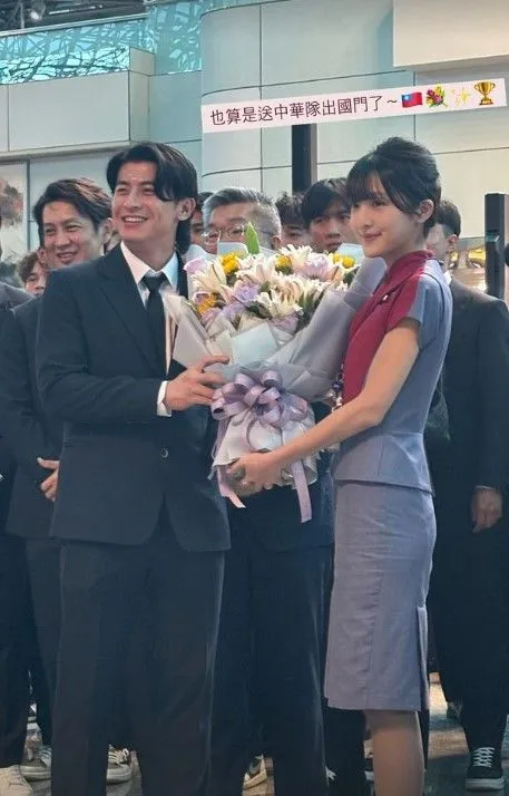 正妹地勤更新IG限時動態。翻攝y_t_1999的IG 