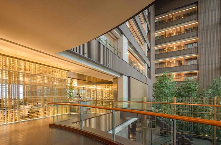 漢來日月行館彷若精美的湖畔美術館，挑高大廳打造自然生態花園，並搭配國際與台灣在地藝術家的作品，讓飯店每個角落都具備藝術之美。業者提供