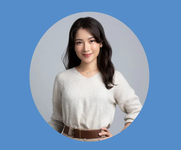 照片可見許惠瑜是一名長髮大眼的氣質美女，笑容相當甜美。