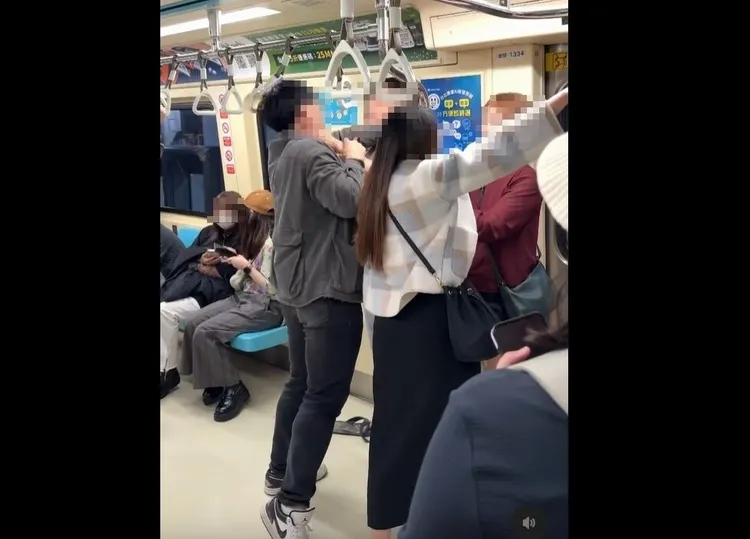 兩對男女在捷運新店線上發生衝突。翻攝自Threads