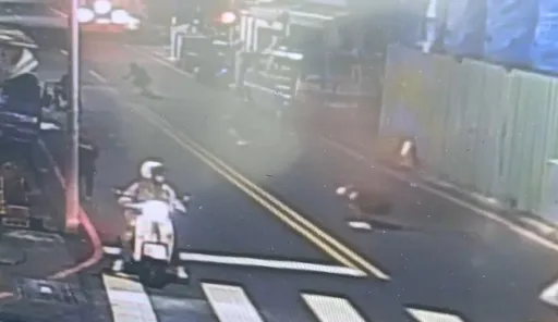 桃園中平國小棒球隊球員台南馬路被罰「鴨子走路」 網批危險!今首戰慘被「扣倒」