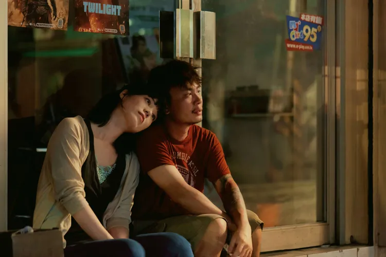 MV邀請到滅火器主唱楊大正擔任主演。拍打仔提供