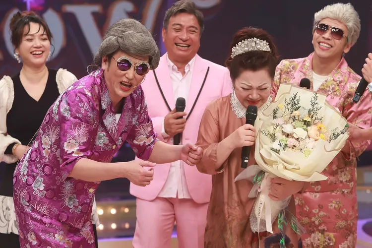 陽帆（左）爆料白冰冰姐在廁所遇到秀蘭瑪雅，頻頻交代錄影細節。民視提供