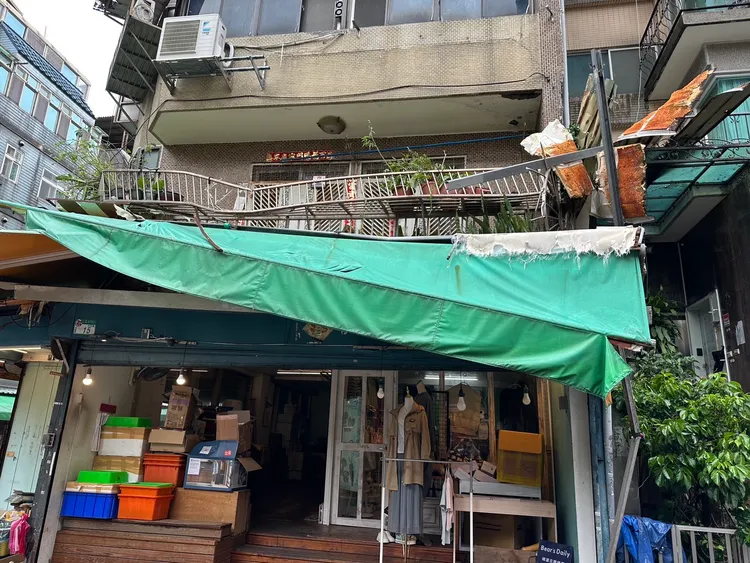 康芮颱風過境，強風、豪雨造成北市接獲3000多件災情。柳采葳提供