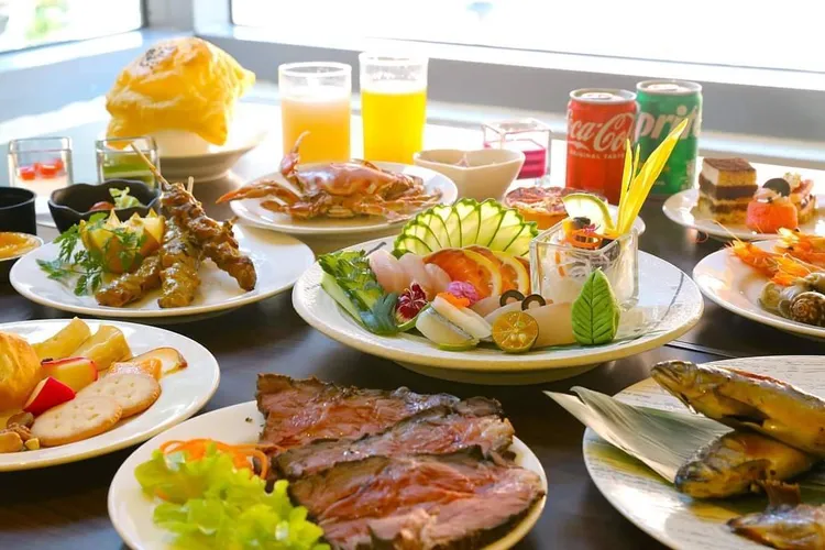 期間凡身份證字號尾數字為「4」者，吃到飽餐廳平日享有午餐75折優惠。台糖長榮酒店提供