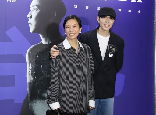 老蕭夫妻婚後首亮相表態想唱大巨蛋 鼓鼓、大元合體比心放閃明年登記