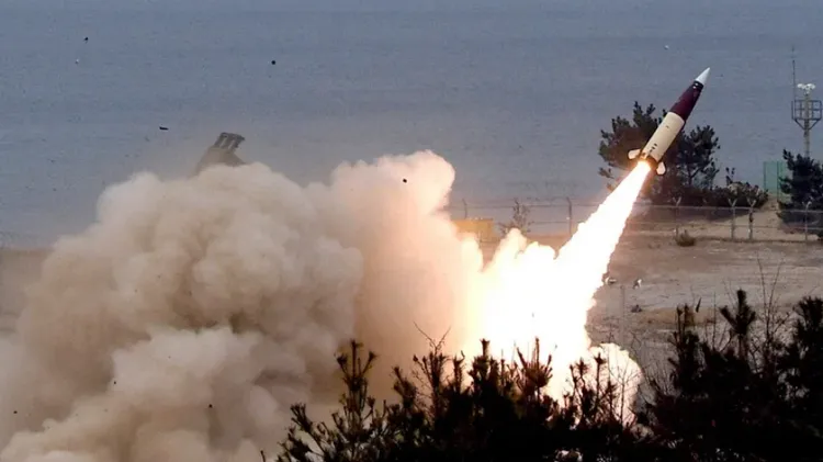 美製陸軍戰術飛彈系統威力強大，射程超過300公里。美聯社資料照片