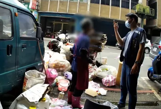 针对回收妇?新庄公寓民宅遭泼洒「不明液体」 她一碰手就受伤
