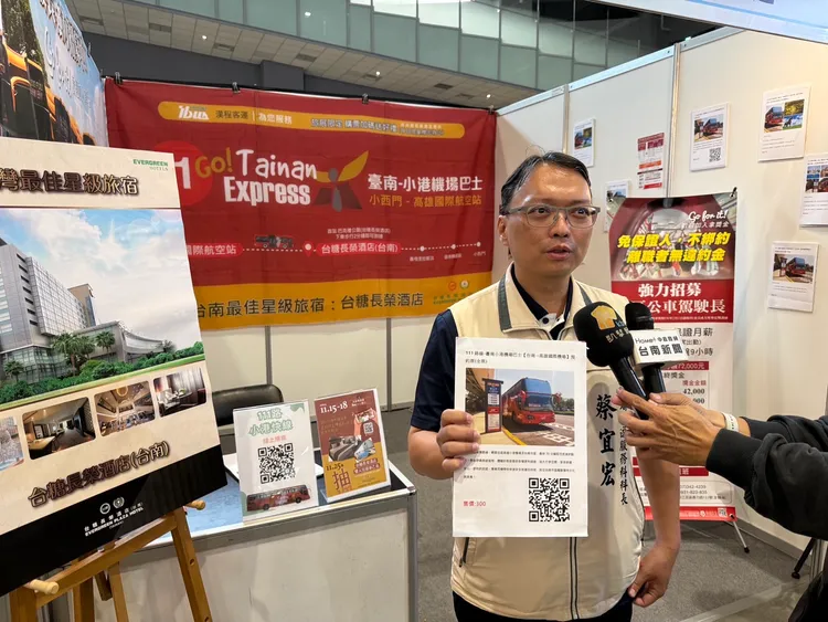 ibus漢程客運推111路台南—小港機場巴士專線，來回70分鐘票價不到600元。莊曜聰攝