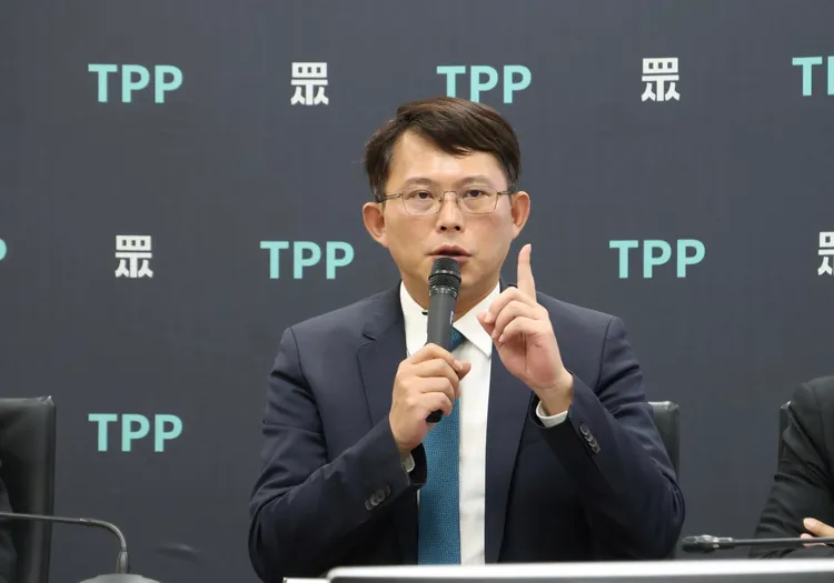 台灣民眾黨立法院黨團記者會，立委黃國昌發言。莊宗達攝